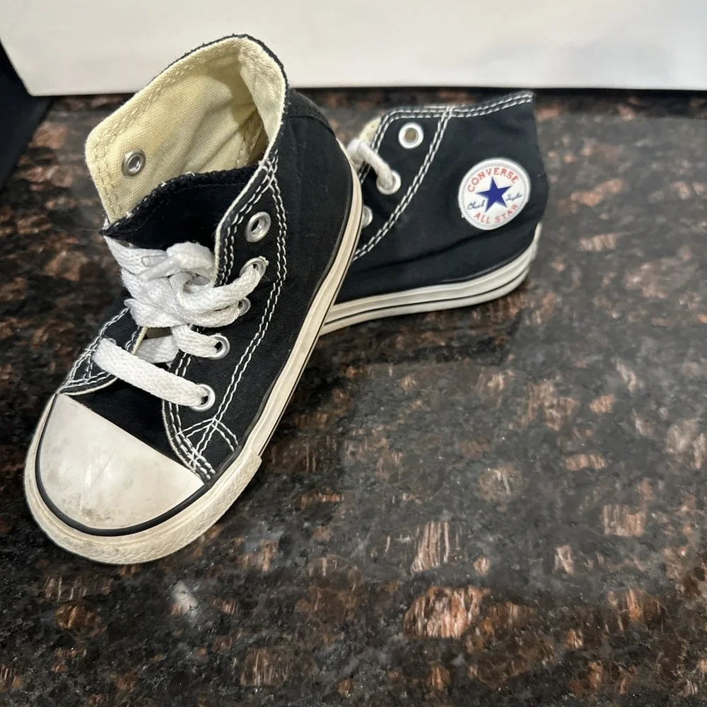 Converse Chuck Taylor All Star High Top Kids Sneaker Black/White Lace Up 7